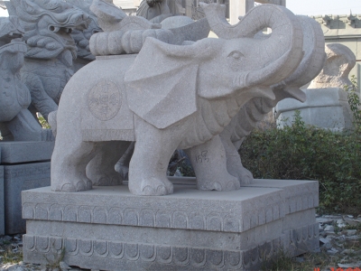  花崗巖石大象 