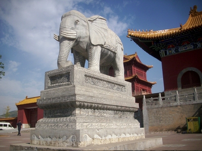  寺廟山門大象 